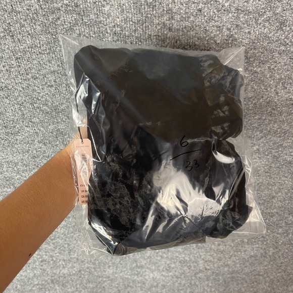 NEW Victoria's Secret Black Crushed Velvet Bodysuit Long Sleeve V-Neck XS/S - Picture 9 of 9